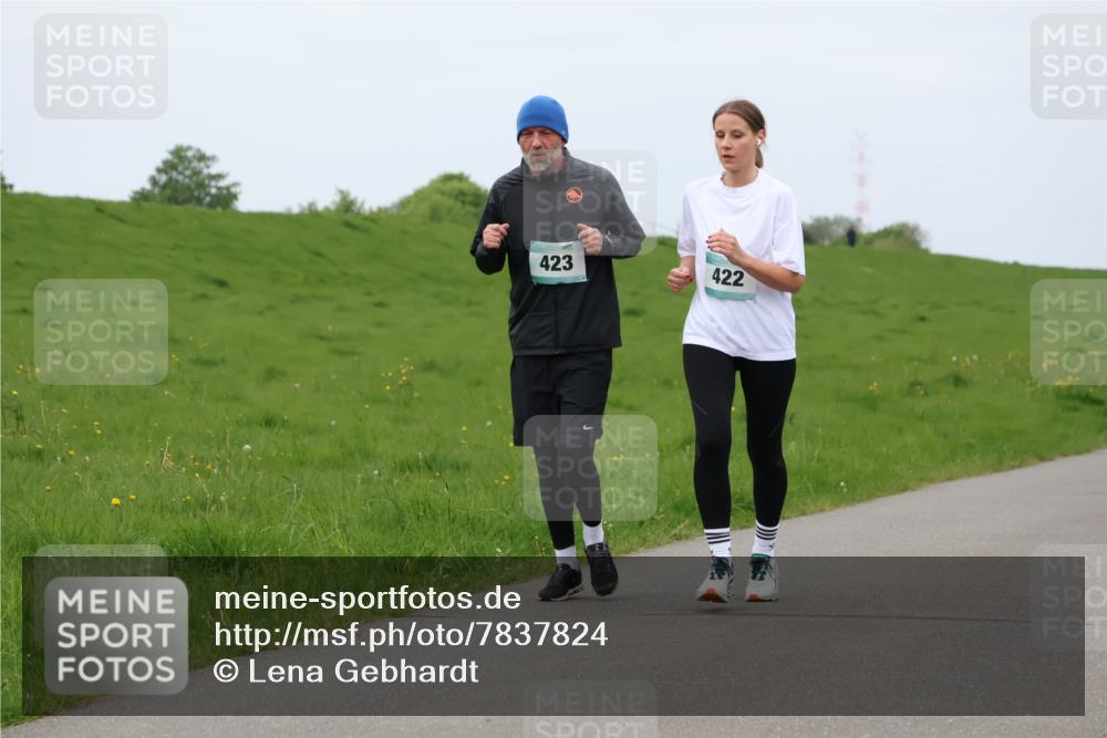 04.05.2025 - 8. Wedeler Halbmarathon Lena Gebhardt http://msf.ph/oto/7837824 04.05.2025 11:35:28 Laufen 423, 422 meine-sportfotos.de