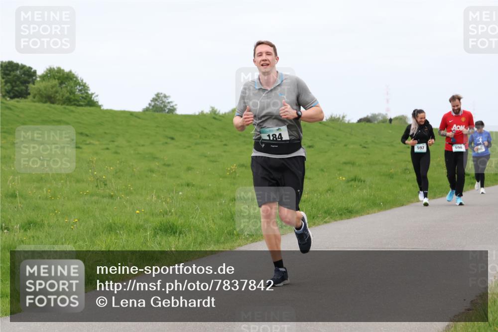 04.05.2025 - 8. Wedeler Halbmarathon Lena Gebhardt http://msf.ph/oto/7837842 04.05.2025 11:35:36 Laufen 184, 597, 598, 95 meine-sportfotos.de