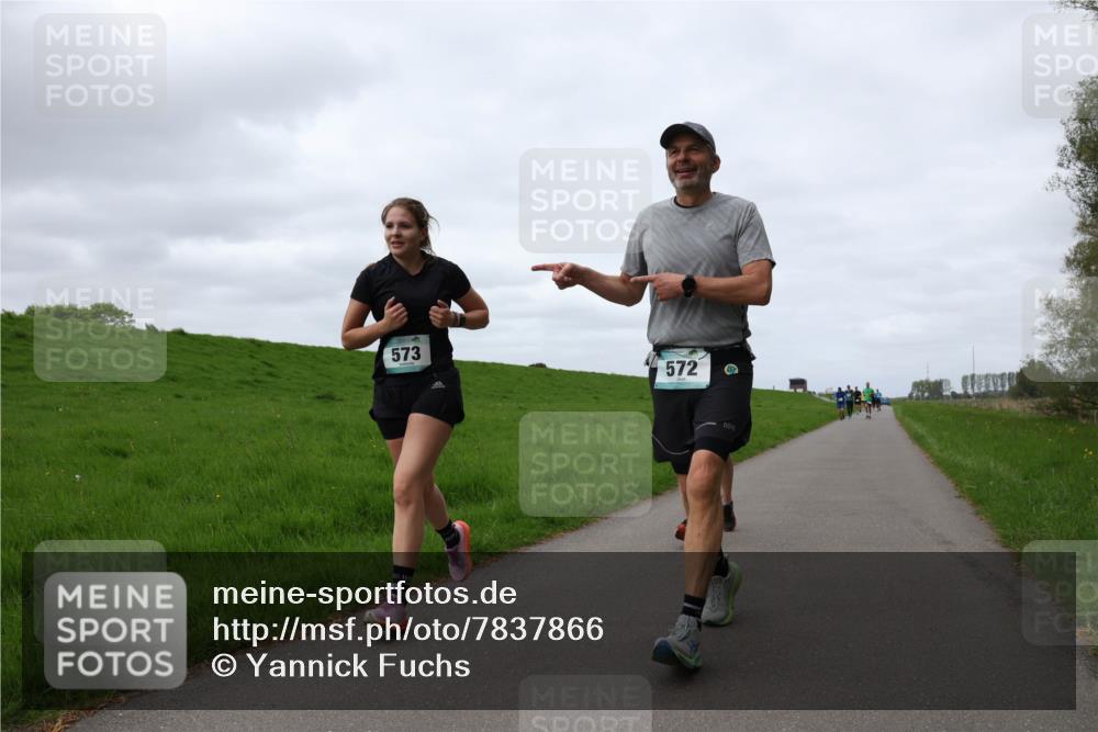 04.05.2025 - 8. Wedeler Halbmarathon Yannick Fuchs http://msf.ph/oto/7837866 04.05.2025 11:46:27 Laufen 573, 572 meine-sportfotos.de