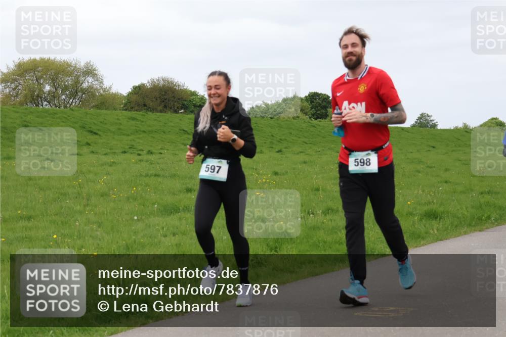 04.05.2025 - 8. Wedeler Halbmarathon Lena Gebhardt http://msf.ph/oto/7837876 04.05.2025 11:35:44 Laufen 598, 597 meine-sportfotos.de