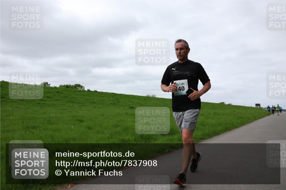 04.05.2025 - 8. Wedeler Halbmarathon Yannick Fuchs http://msf.ph/oto/7837908 04.05.2025 11:46:28 Laufen 40 meine-sportfotos.de