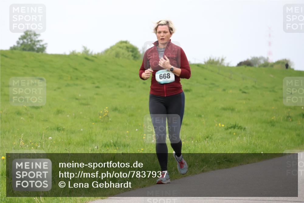 04.05.2025 - 8. Wedeler Halbmarathon Lena Gebhardt http://msf.ph/oto/7837937 04.05.2025 11:35:52 Laufen 668 meine-sportfotos.de