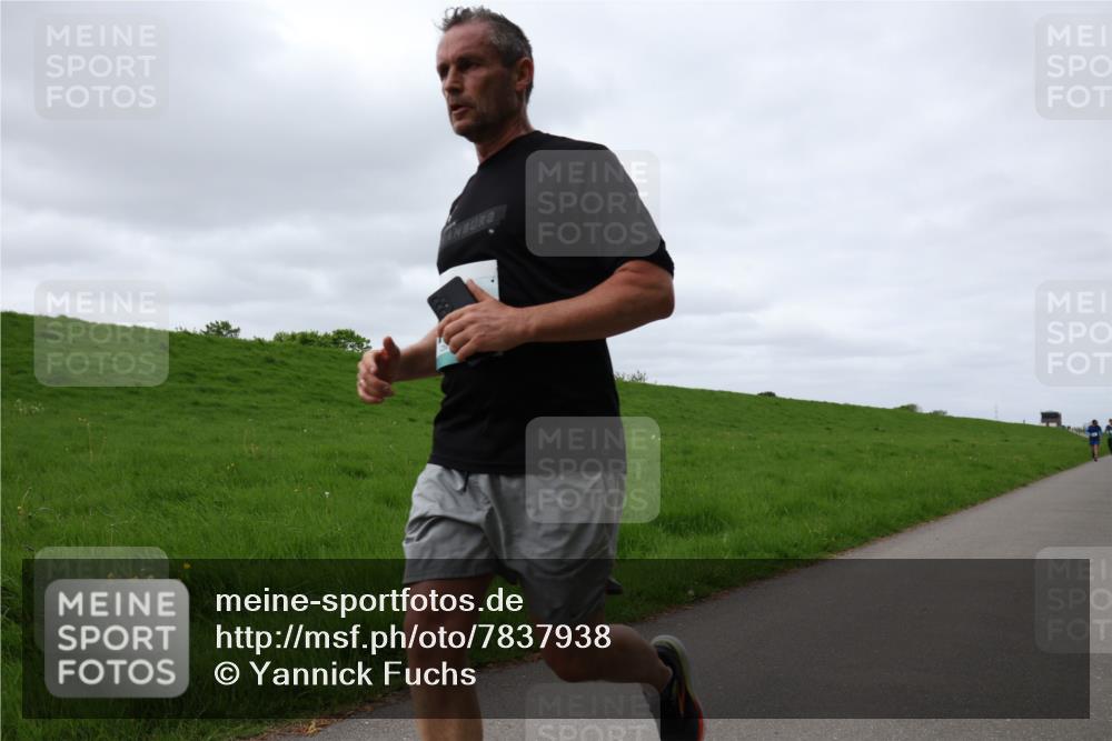 04.05.2025 - 8. Wedeler Halbmarathon Yannick Fuchs http://msf.ph/oto/7837938 04.05.2025 11:46:29 Laufen  meine-sportfotos.de