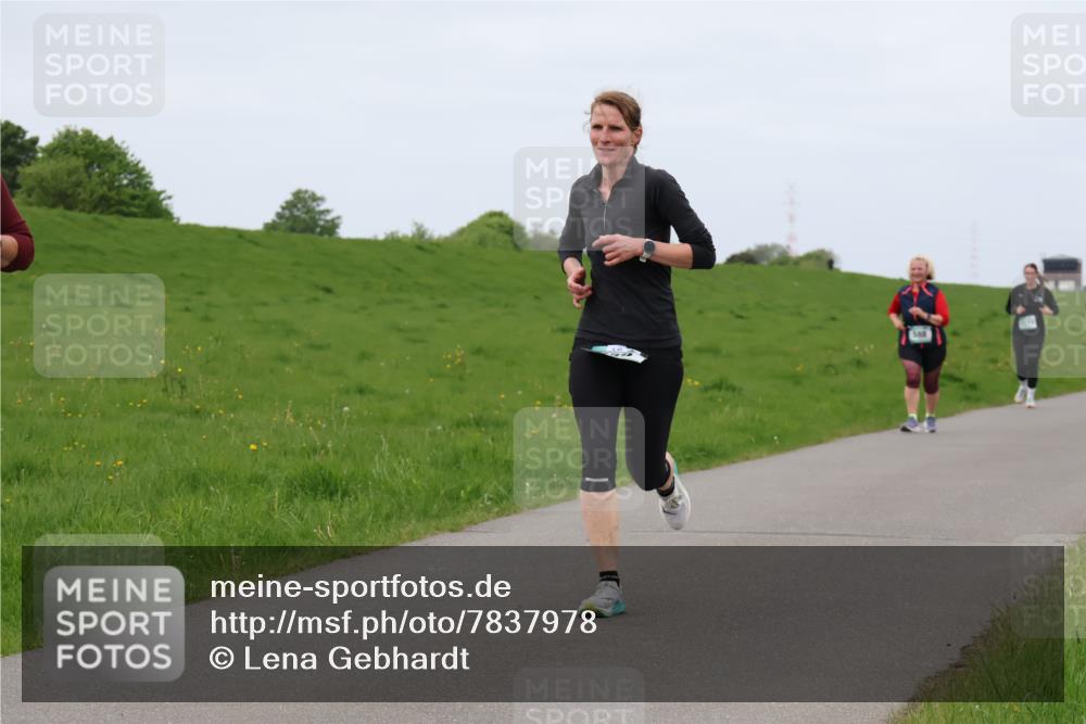 04.05.2025 - 8. Wedeler Halbmarathon Lena Gebhardt http://msf.ph/oto/7837978 04.05.2025 11:35:57 Laufen 588 meine-sportfotos.de