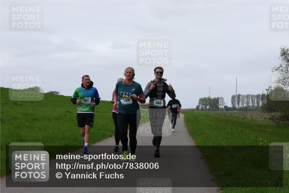 04.05.2025 - 8. Wedeler Halbmarathon Yannick Fuchs http://msf.ph/oto/7838006 04.05.2025 11:25:06 Laufen 881, 769, 565 meine-sportfotos.de