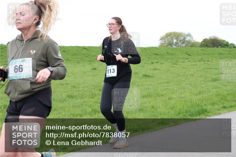 04.05.2025 - 8. Wedeler Halbmarathon Lena Gebhardt http://msf.ph/oto/7838057 04.05.2025 11:36:16 Laufen 66, 1113 meine-sportfotos.de