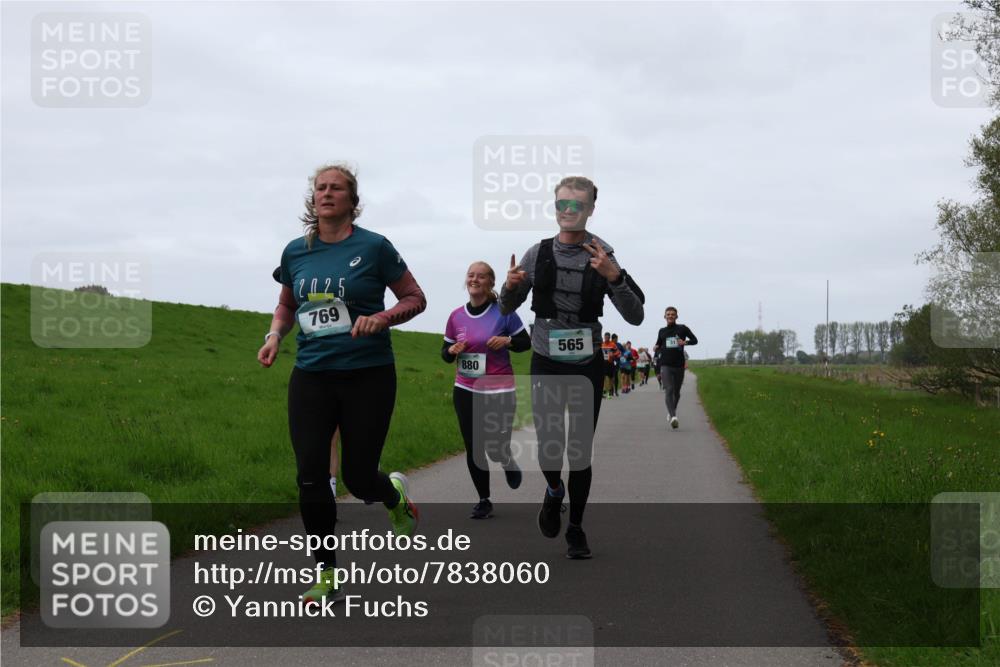 04.05.2025 - 8. Wedeler Halbmarathon Yannick Fuchs http://msf.ph/oto/7838060 04.05.2025 11:25:07 Laufen 202, 5, 769, 880, 565 meine-sportfotos.de