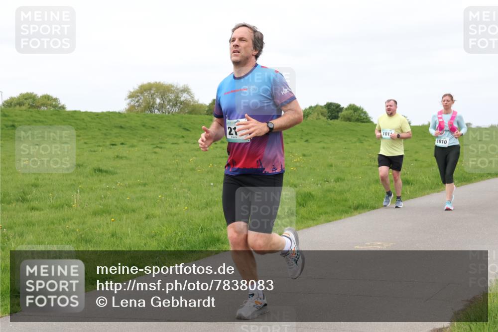 04.05.2025 - 8. Wedeler Halbmarathon Lena Gebhardt http://msf.ph/oto/7838083 04.05.2025 11:36:19 Laufen 024, 21, 101, 1010 meine-sportfotos.de