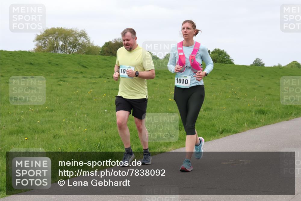 04.05.2025 - 8. Wedeler Halbmarathon Lena Gebhardt http://msf.ph/oto/7838092 04.05.2025 11:36:21 Laufen 10, 1010 meine-sportfotos.de