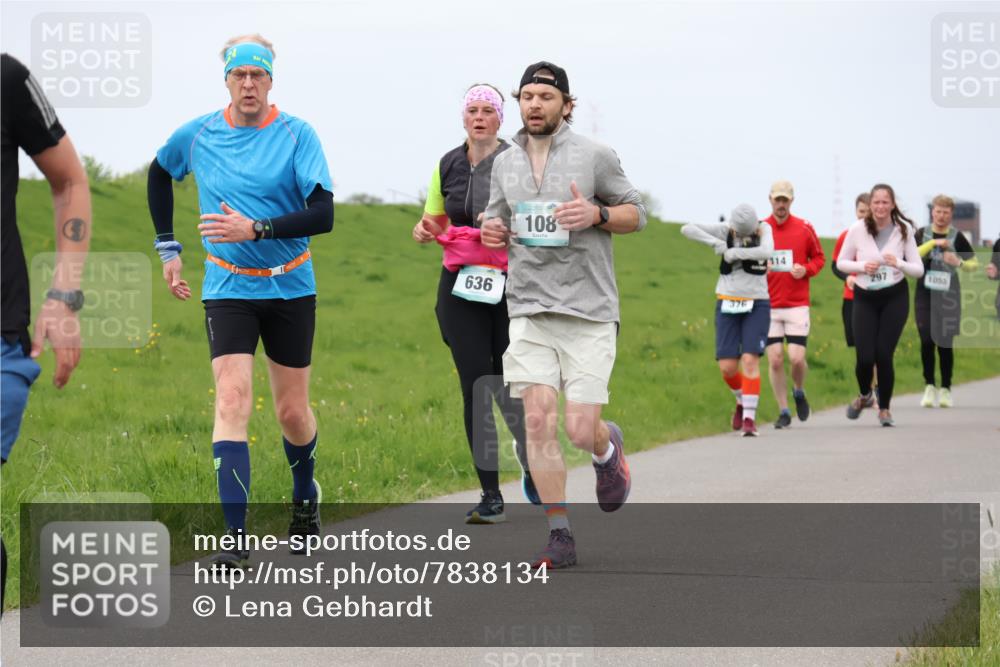 04.05.2025 - 8. Wedeler Halbmarathon Lena Gebhardt http://msf.ph/oto/7838134 04.05.2025 11:36:35 Laufen 636, 108, 376, 114, 297, 1055 meine-sportfotos.de
