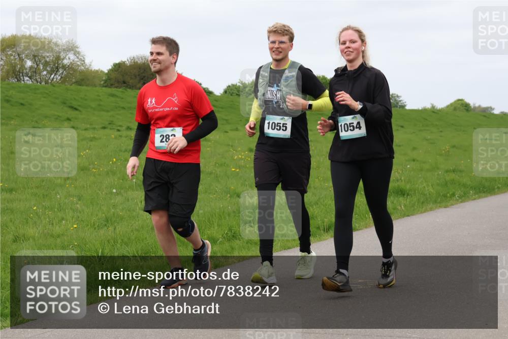 04.05.2025 - 8. Wedeler Halbmarathon Lena Gebhardt http://msf.ph/oto/7838242 04.05.2025 11:36:51 Laufen 28, 1055, 1054 meine-sportfotos.de