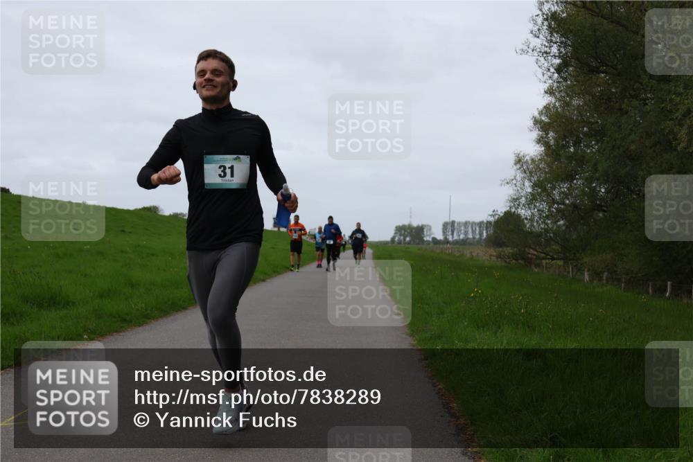 04.05.2025 - 8. Wedeler Halbmarathon Yannick Fuchs http://msf.ph/oto/7838289 04.05.2025 11:25:13 Laufen 31 meine-sportfotos.de