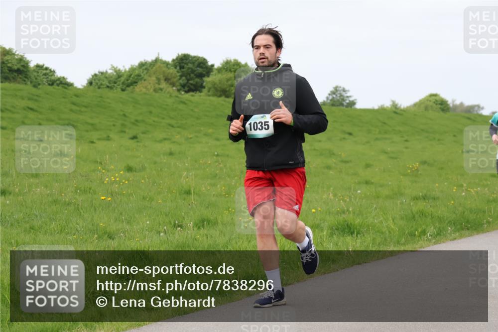 04.05.2025 - 8. Wedeler Halbmarathon Lena Gebhardt http://msf.ph/oto/7838296 04.05.2025 11:37:04 Laufen 1035 meine-sportfotos.de