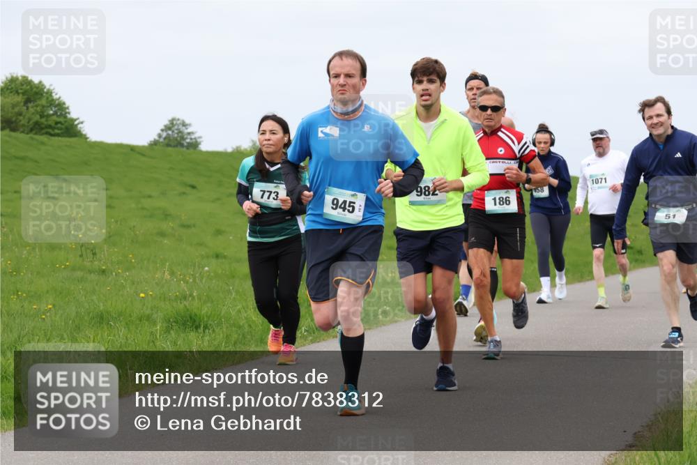 04.05.2025 - 8. Wedeler Halbmarathon Lena Gebhardt http://msf.ph/oto/7838312 04.05.2025 11:37:07 Laufen 773, 945, 982, 186, 458, 1071, 51 meine-sportfotos.de