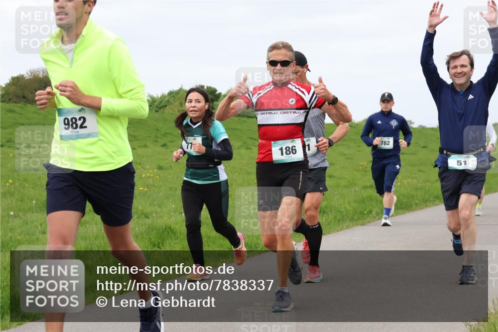 04.05.2025 - 8. Wedeler Halbmarathon Lena Gebhardt http://msf.ph/oto/7838337 04.05.2025 11:37:09 Laufen 982, 77, 186, 782, 51 meine-sportfotos.de