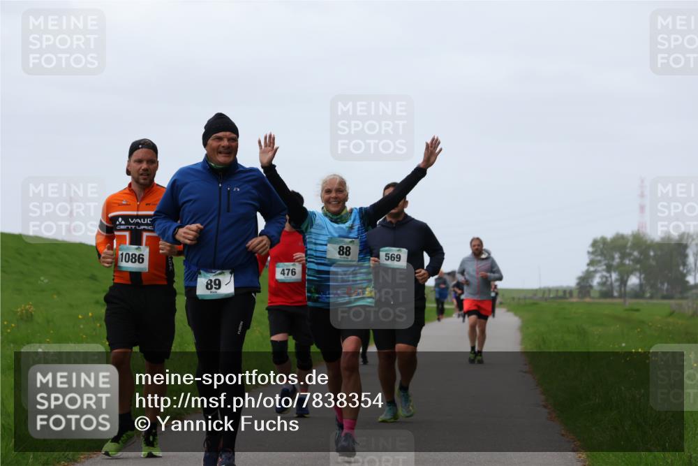 04.05.2025 - 8. Wedeler Halbmarathon Yannick Fuchs http://msf.ph/oto/7838354 04.05.2025 11:25:18 Laufen 1086, 89, 476, 88, 569 meine-sportfotos.de