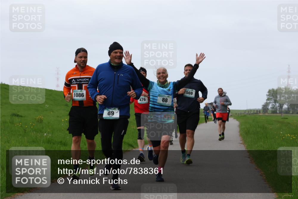 04.05.2025 - 8. Wedeler Halbmarathon Yannick Fuchs http://msf.ph/oto/7838361 04.05.2025 11:25:18 Laufen 1086, 89, 476, 88, 569 meine-sportfotos.de