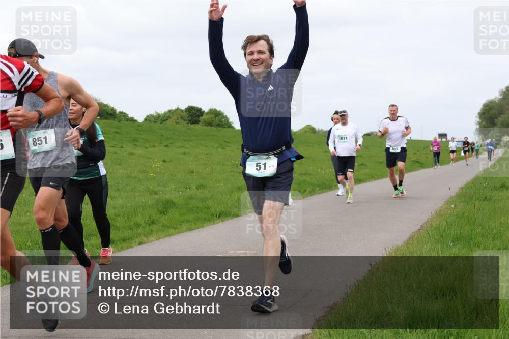 04.05.2025 - 8. Wedeler Halbmarathon Lena Gebhardt http://msf.ph/oto/7838368 04.05.2025 11:37:10 Laufen 851, 51, 79, 1071, 855 meine-sportfotos.de