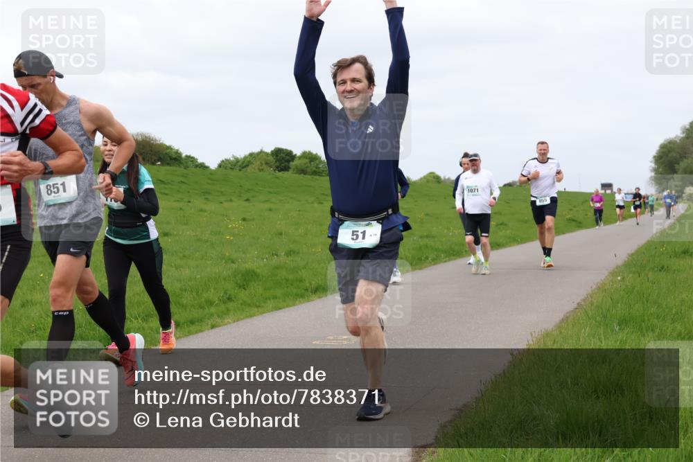04.05.2025 - 8. Wedeler Halbmarathon Lena Gebhardt http://msf.ph/oto/7838371 04.05.2025 11:37:10 Laufen 851, 51, 1071, 855 meine-sportfotos.de