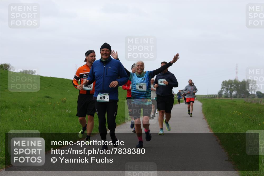 04.05.2025 - 8. Wedeler Halbmarathon Yannick Fuchs http://msf.ph/oto/7838380 04.05.2025 11:25:18 Laufen 1086, 89, 88, 565 meine-sportfotos.de
