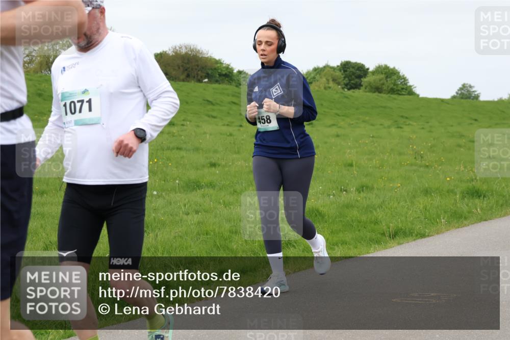 04.05.2025 - 8. Wedeler Halbmarathon Lena Gebhardt http://msf.ph/oto/7838420 04.05.2025 11:37:15 Laufen 1071, 458 meine-sportfotos.de