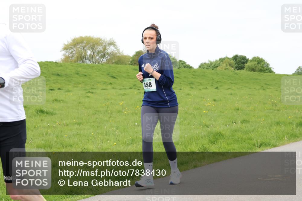04.05.2025 - 8. Wedeler Halbmarathon Lena Gebhardt http://msf.ph/oto/7838430 04.05.2025 11:37:15 Laufen 458 meine-sportfotos.de