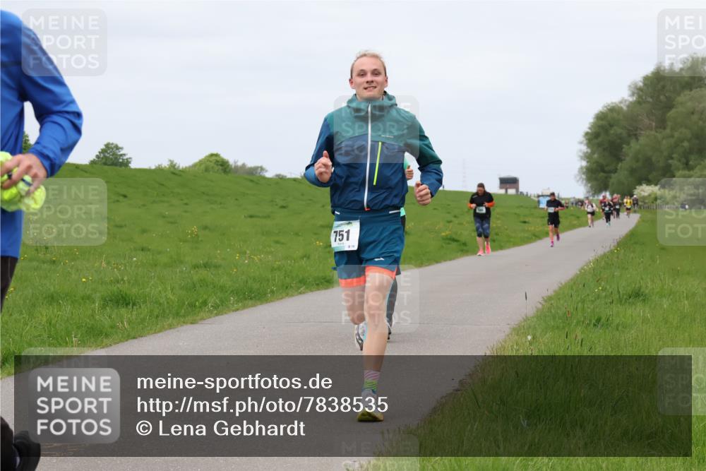 04.05.2025 - 8. Wedeler Halbmarathon Lena Gebhardt http://msf.ph/oto/7838535 04.05.2025 11:37:33 Laufen 751 meine-sportfotos.de