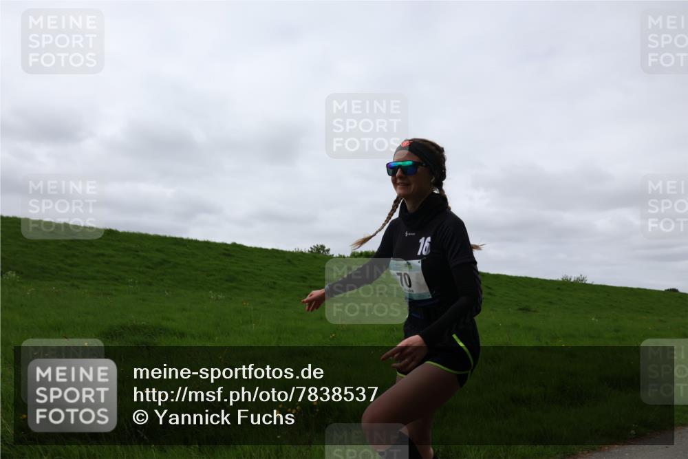 04.05.2025 - 8. Wedeler Halbmarathon Yannick Fuchs http://msf.ph/oto/7838537 04.05.2025 12:02:54 Laufen 70, 16 meine-sportfotos.de