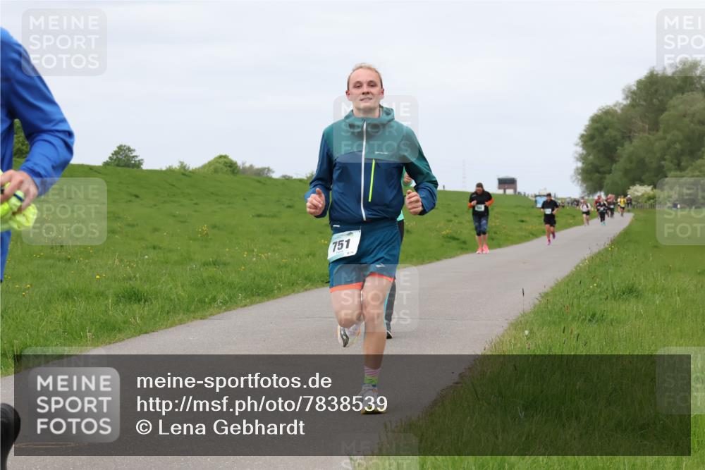 04.05.2025 - 8. Wedeler Halbmarathon Lena Gebhardt http://msf.ph/oto/7838539 04.05.2025 11:37:33 Laufen 751 meine-sportfotos.de