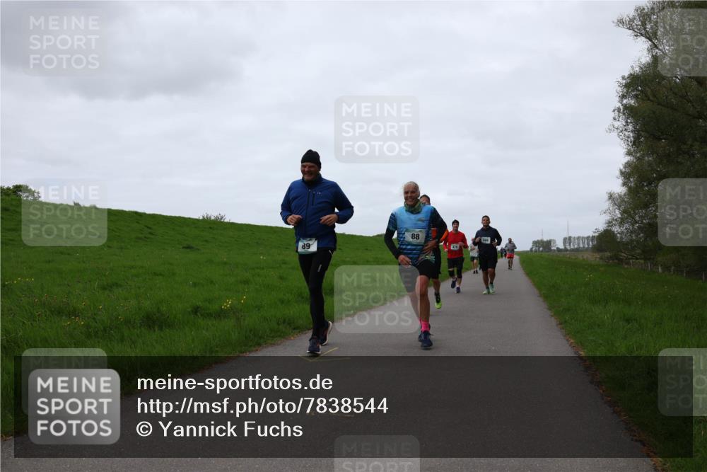 04.05.2025 - 8. Wedeler Halbmarathon Yannick Fuchs http://msf.ph/oto/7838544 04.05.2025 11:25:21 Laufen 88, 89 meine-sportfotos.de