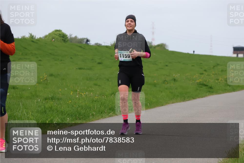 04.05.2025 - 8. Wedeler Halbmarathon Lena Gebhardt http://msf.ph/oto/7838583 04.05.2025 11:37:46 Laufen 1159, 90 meine-sportfotos.de