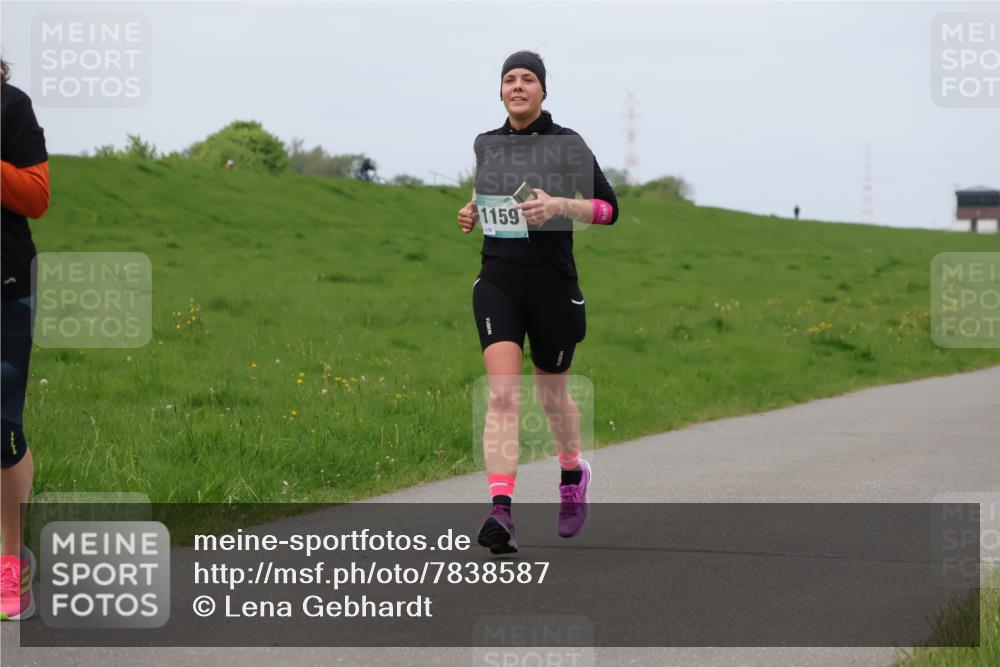 04.05.2025 - 8. Wedeler Halbmarathon Lena Gebhardt http://msf.ph/oto/7838587 04.05.2025 11:37:46 Laufen 1159 meine-sportfotos.de