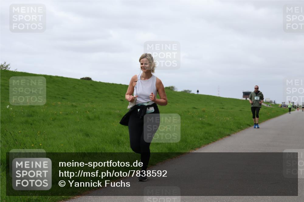 04.05.2025 - 8. Wedeler Halbmarathon Yannick Fuchs http://msf.ph/oto/7838592 04.05.2025 12:02:59 Laufen  meine-sportfotos.de