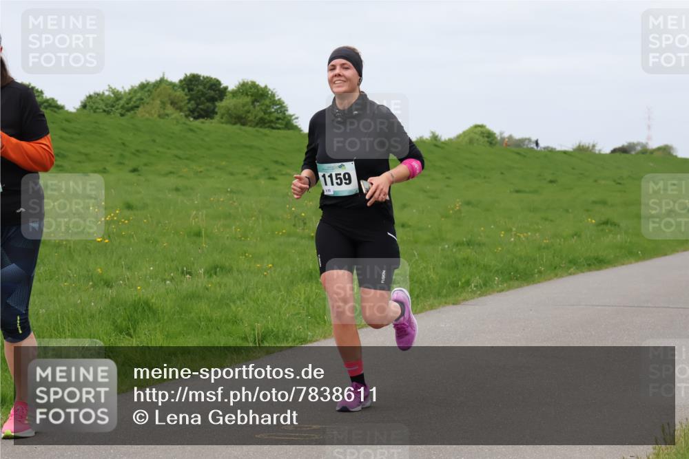 04.05.2025 - 8. Wedeler Halbmarathon Lena Gebhardt http://msf.ph/oto/7838611 04.05.2025 11:37:48 Laufen 1159 meine-sportfotos.de