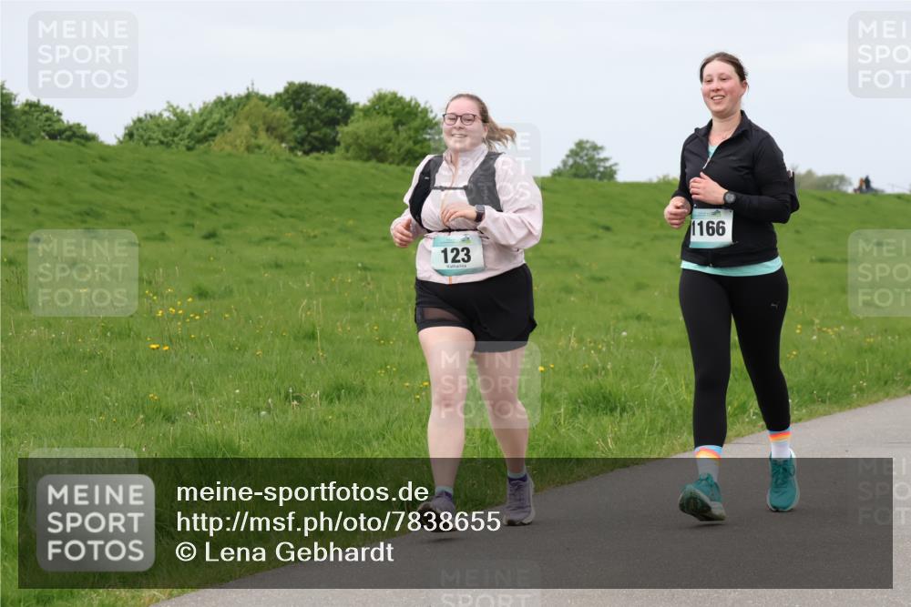 04.05.2025 - 8. Wedeler Halbmarathon Lena Gebhardt http://msf.ph/oto/7838655 04.05.2025 11:38:18 Laufen 123, 1166 meine-sportfotos.de