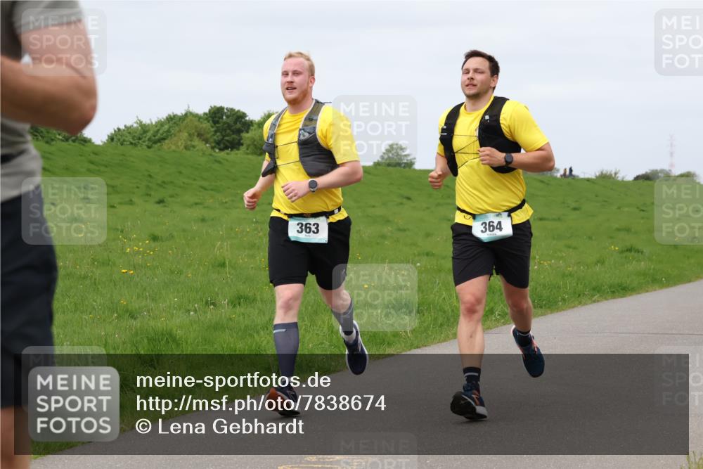 04.05.2025 - 8. Wedeler Halbmarathon Lena Gebhardt http://msf.ph/oto/7838674 04.05.2025 11:38:21 Laufen 363, 364 meine-sportfotos.de