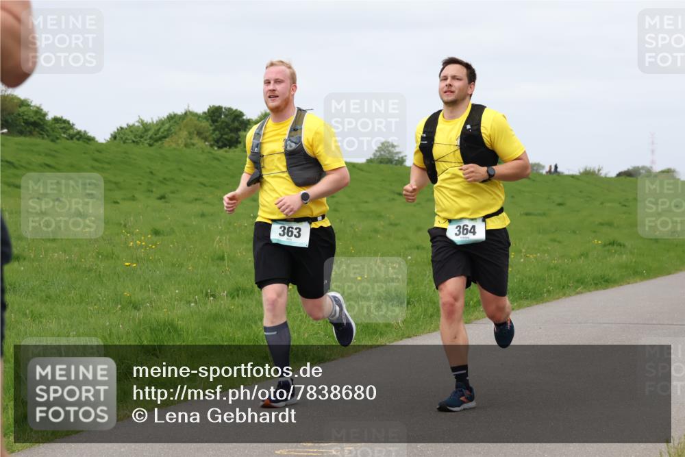 04.05.2025 - 8. Wedeler Halbmarathon Lena Gebhardt http://msf.ph/oto/7838680 04.05.2025 11:38:21 Laufen 363, 364 meine-sportfotos.de