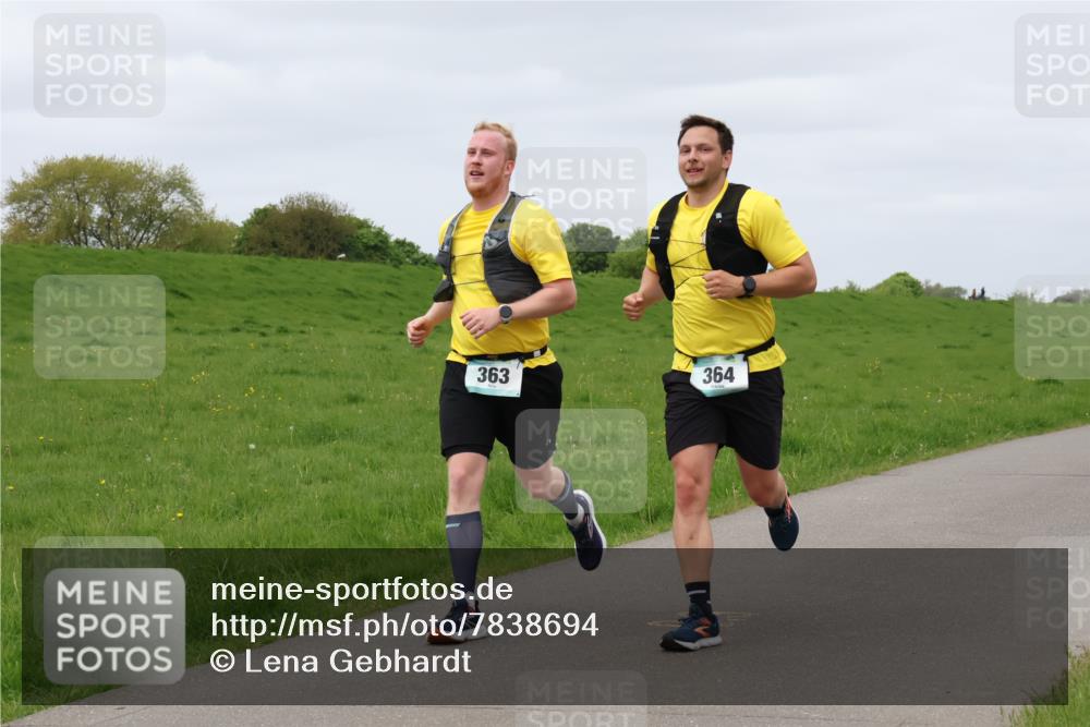04.05.2025 - 8. Wedeler Halbmarathon Lena Gebhardt http://msf.ph/oto/7838694 04.05.2025 11:38:22 Laufen 363, 364 meine-sportfotos.de