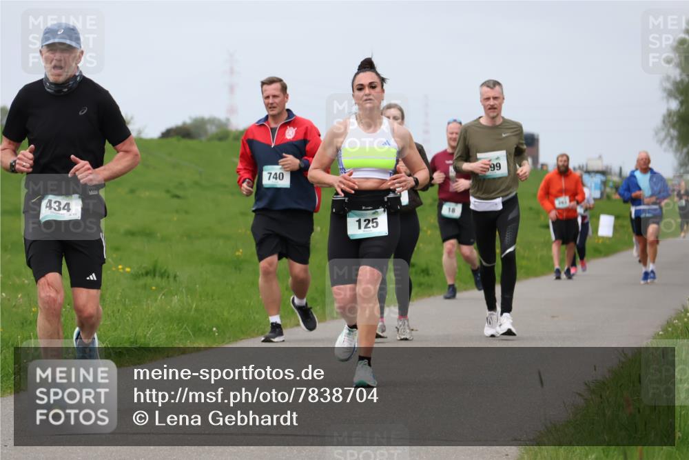 04.05.2025 - 8. Wedeler Halbmarathon Lena Gebhardt http://msf.ph/oto/7838704 04.05.2025 11:38:25 Laufen 434, 740, 125, 18, 99 meine-sportfotos.de