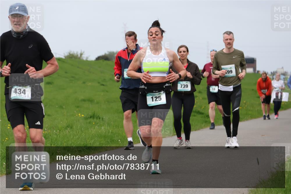 04.05.2025 - 8. Wedeler Halbmarathon Lena Gebhardt http://msf.ph/oto/7838711 04.05.2025 11:38:25 Laufen 434, 125, 739, 18, 99 meine-sportfotos.de