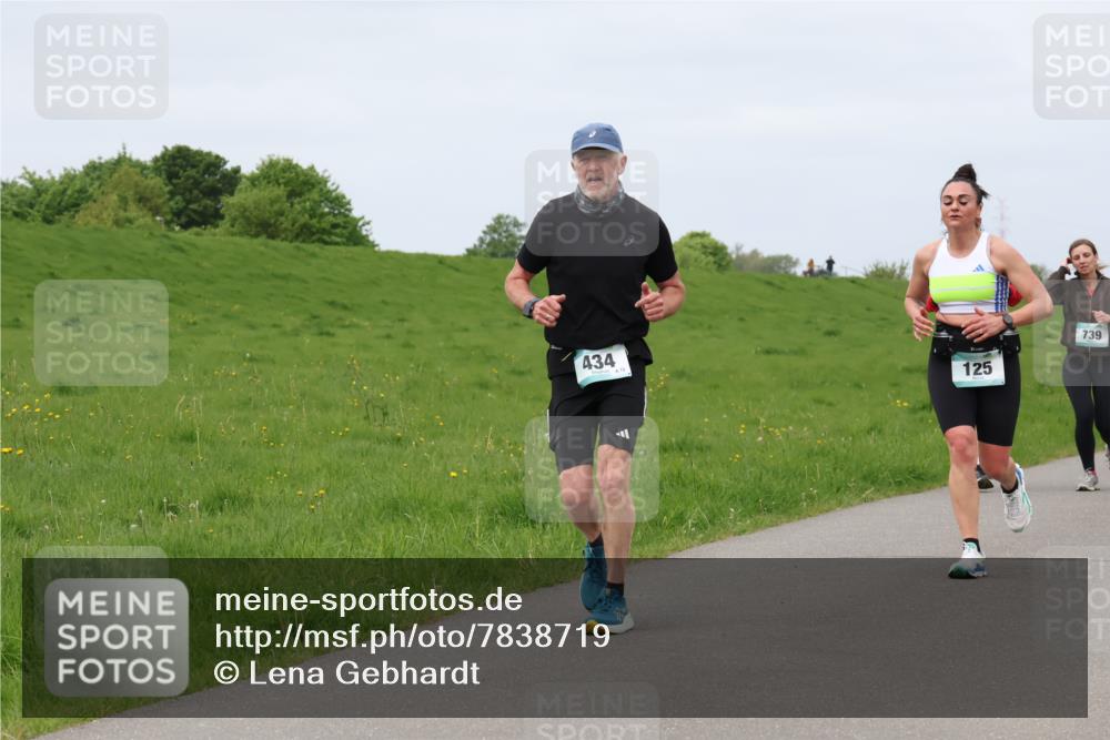 04.05.2025 - 8. Wedeler Halbmarathon Lena Gebhardt http://msf.ph/oto/7838719 04.05.2025 11:38:26 Laufen 434, 72, 125, 739 meine-sportfotos.de
