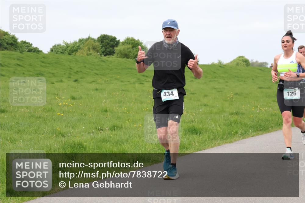 04.05.2025 - 8. Wedeler Halbmarathon Lena Gebhardt http://msf.ph/oto/7838722 04.05.2025 11:38:27 Laufen 434, 72, 125 meine-sportfotos.de