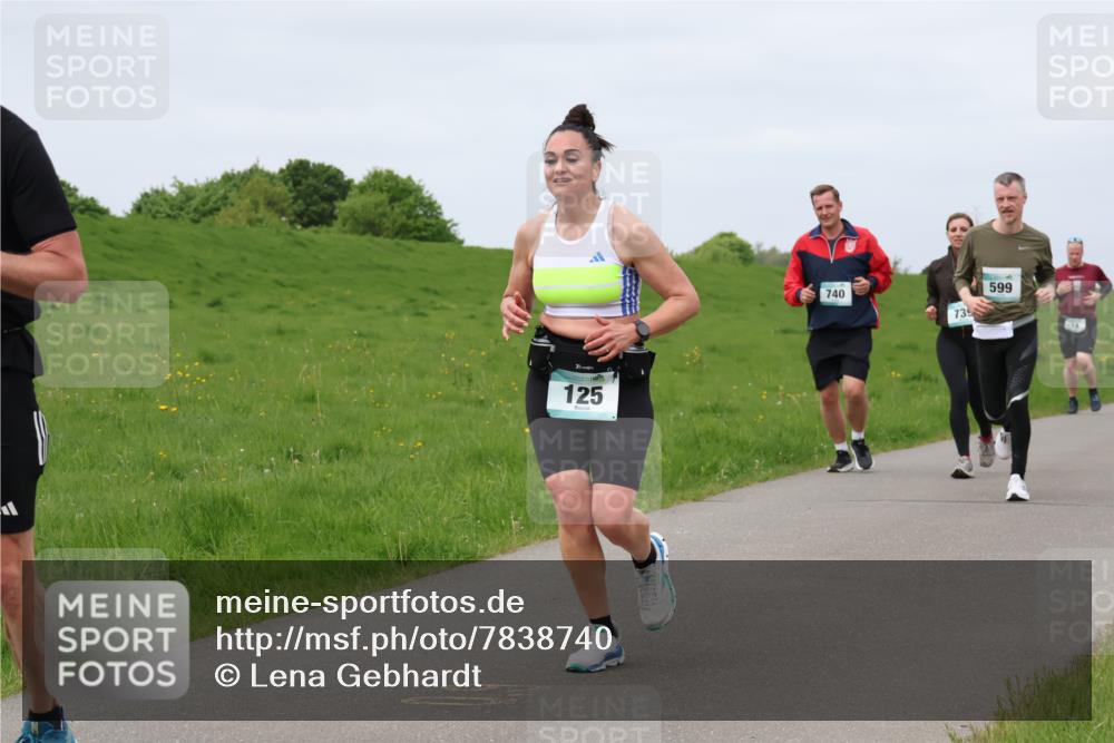 04.05.2025 - 8. Wedeler Halbmarathon Lena Gebhardt http://msf.ph/oto/7838740 04.05.2025 11:38:28 Laufen 125, 740, 735, 599 meine-sportfotos.de
