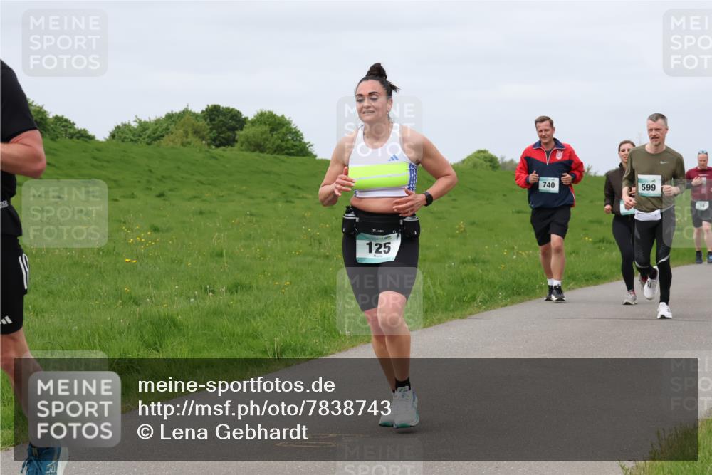 04.05.2025 - 8. Wedeler Halbmarathon Lena Gebhardt http://msf.ph/oto/7838743 04.05.2025 11:38:28 Laufen 125, 740, 599, 18 meine-sportfotos.de