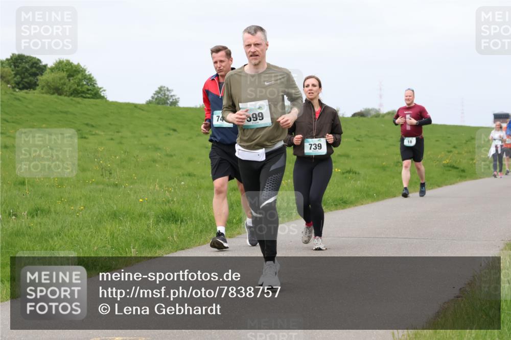 04.05.2025 - 8. Wedeler Halbmarathon Lena Gebhardt http://msf.ph/oto/7838757 04.05.2025 11:38:30 Laufen 74, 599, 739, 18 meine-sportfotos.de