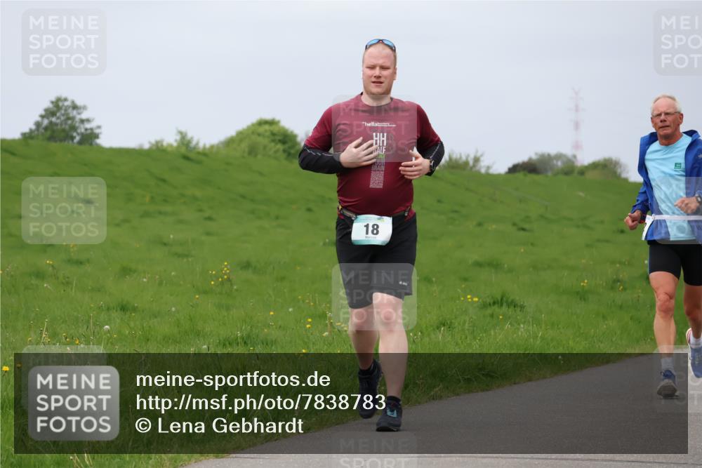 04.05.2025 - 8. Wedeler Halbmarathon Lena Gebhardt http://msf.ph/oto/7838783 04.05.2025 11:38:35 Laufen 18 meine-sportfotos.de
