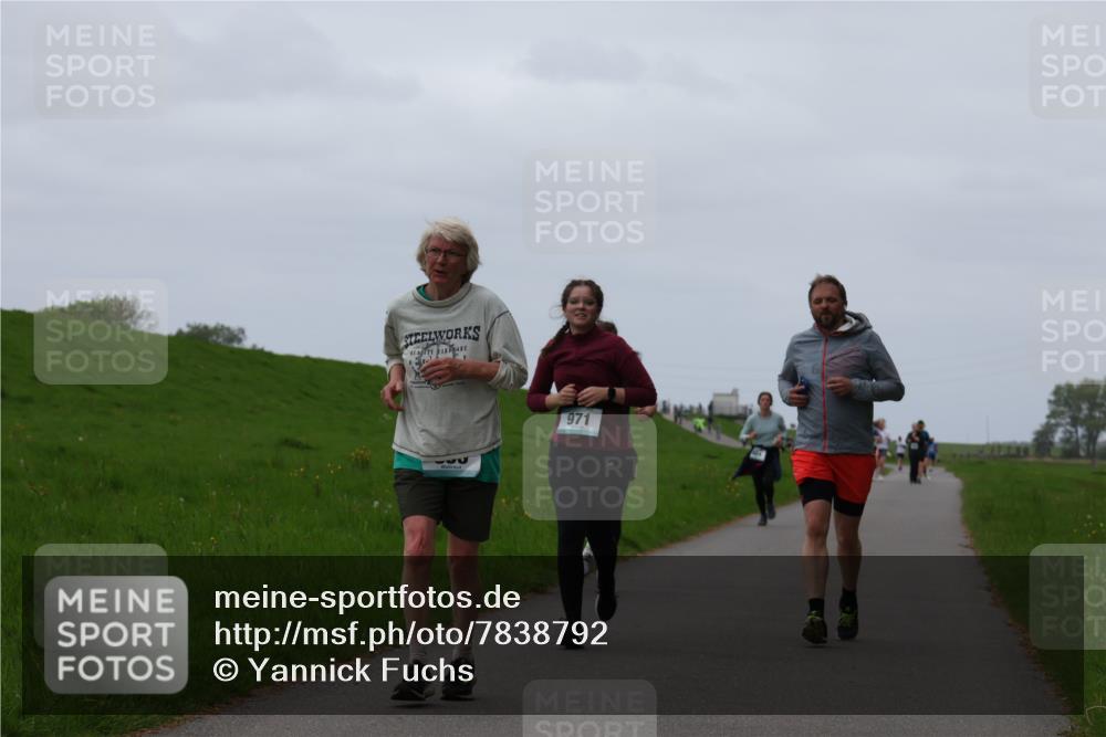 04.05.2025 - 8. Wedeler Halbmarathon Yannick Fuchs http://msf.ph/oto/7838792 04.05.2025 11:25:26 Laufen 571, 971 meine-sportfotos.de