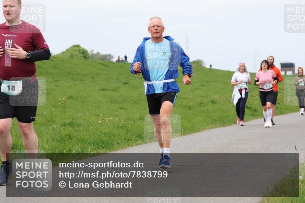 04.05.2025 - 8. Wedeler Halbmarathon Lena Gebhardt http://msf.ph/oto/7838799 04.05.2025 11:38:37 Laufen 18, 360, 710 meine-sportfotos.de