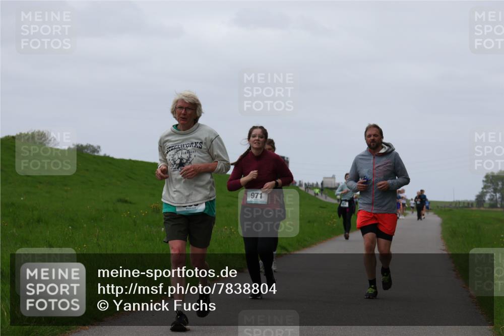 04.05.2025 - 8. Wedeler Halbmarathon Yannick Fuchs http://msf.ph/oto/7838804 04.05.2025 11:25:26 Laufen 971 meine-sportfotos.de