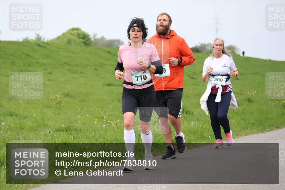 04.05.2025 - 8. Wedeler Halbmarathon Lena Gebhardt http://msf.ph/oto/7838810 04.05.2025 11:38:42 Laufen 710, 3, 360 meine-sportfotos.de